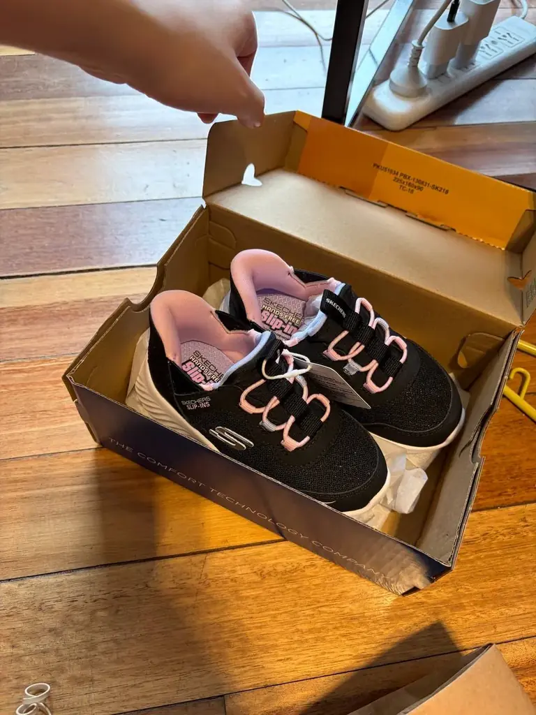Кроссовки Skechers Slip-Ins, новые, не носили.