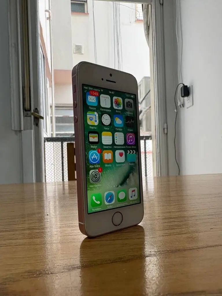 Продам iPhone SE 1-gen 32gb. В хорошем состоянии, новая батарея. Touch ID работает, экран родной. С…