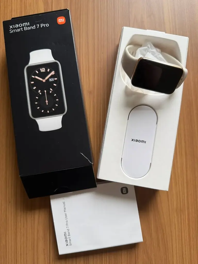 Продам смарт-часы /фитнес-браслет Xiaomi Mi Band 7 Pro