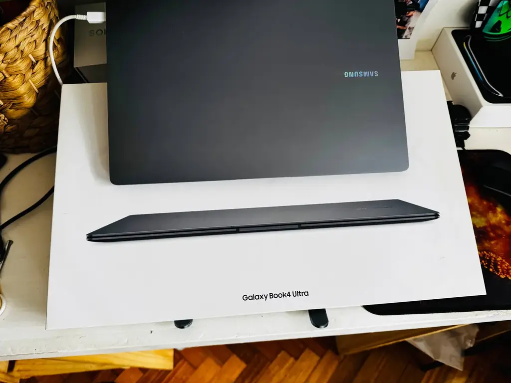 Samsung - Galaxy Book4 Ultra 16" AMOLED Touch Screen Laptop - Intel Core Ultra 9 - 32GB Memory - NV…