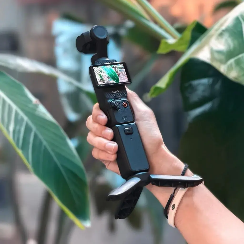 Камера стабилизатор DJI Osmo Pocket 3 Creator Combo 4K, но без микрофона. Идеальное состояние. $500.