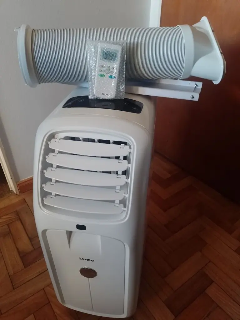Aire acondicionado portátil Sansei, на роликах, в отличном состоянии, frio/calor (18° - 32°) $27000…