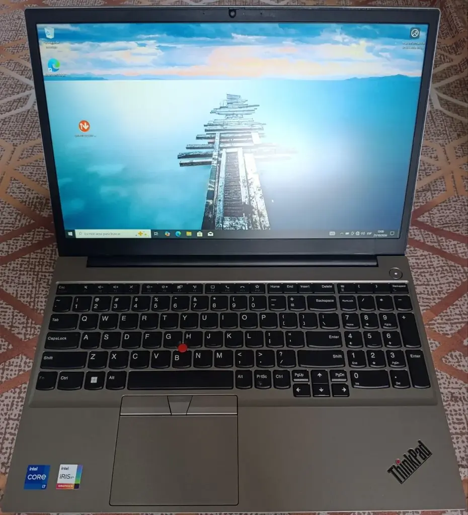 Продам ноутбук Lenovo E15 ThinkPad полностью в рабочем состоянии.