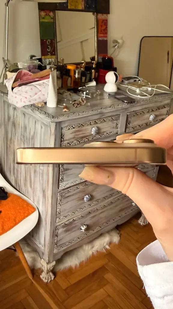 Продам iPhone 16 Pro Max 256 ГБ — золотой (Desert Titanium)