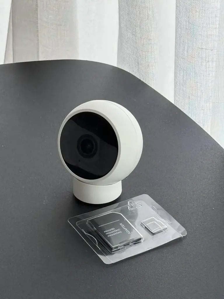 Продаю видеокамеру Xiaomi Mi Camera 2k.