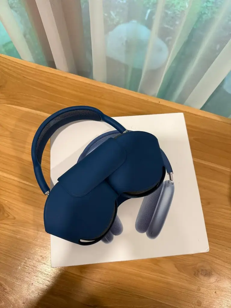 Продам AirPods Max