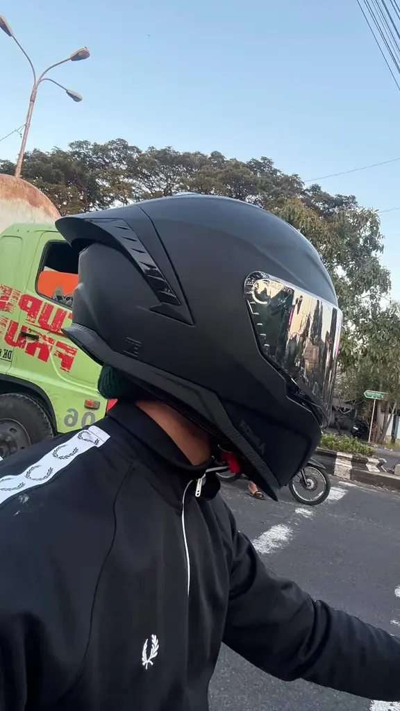 Продам шлем. Размер л. 400 к