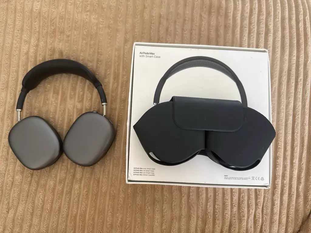 Продам AirPods Max, (1 серии) состояние 3 из 5