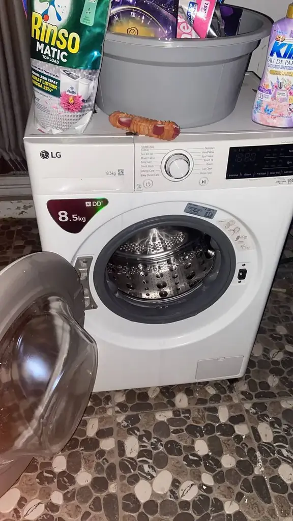 5. Стиральная машина LG FV1285S5WS в отличном состоянии.