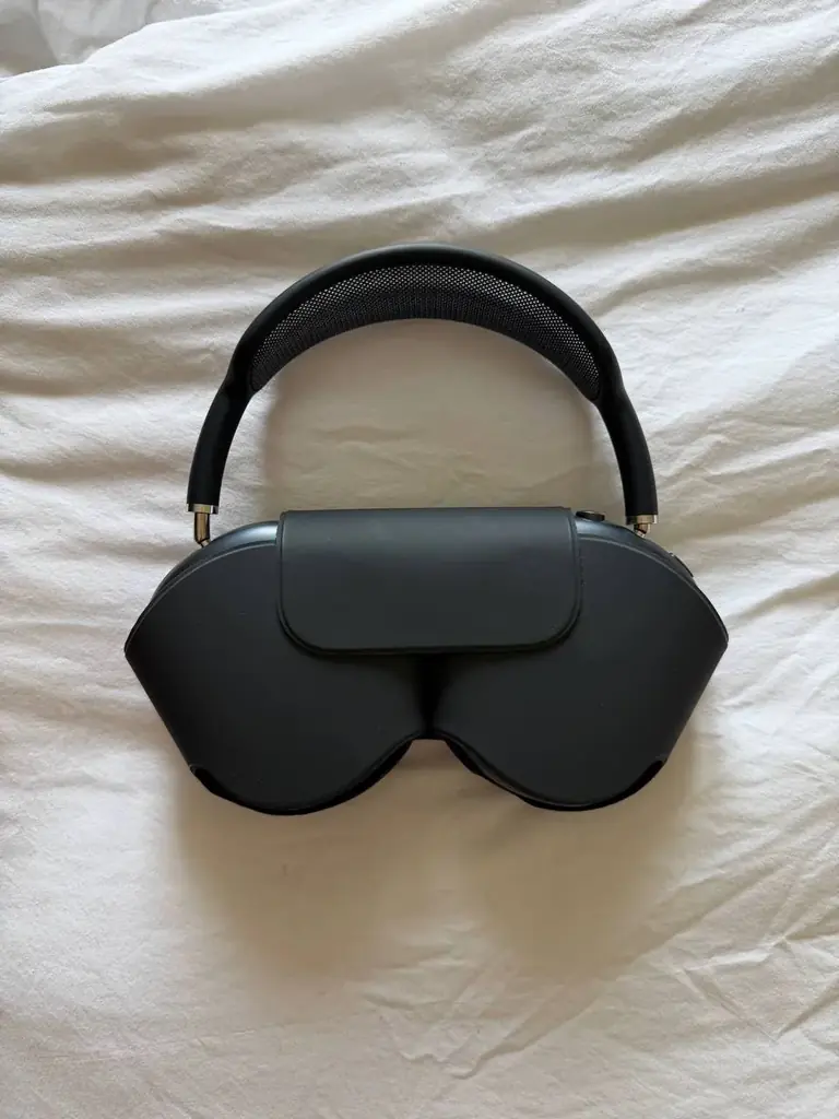 Продам AirPods Max (1-е поколение, обновлённая версия с USB Type-C).