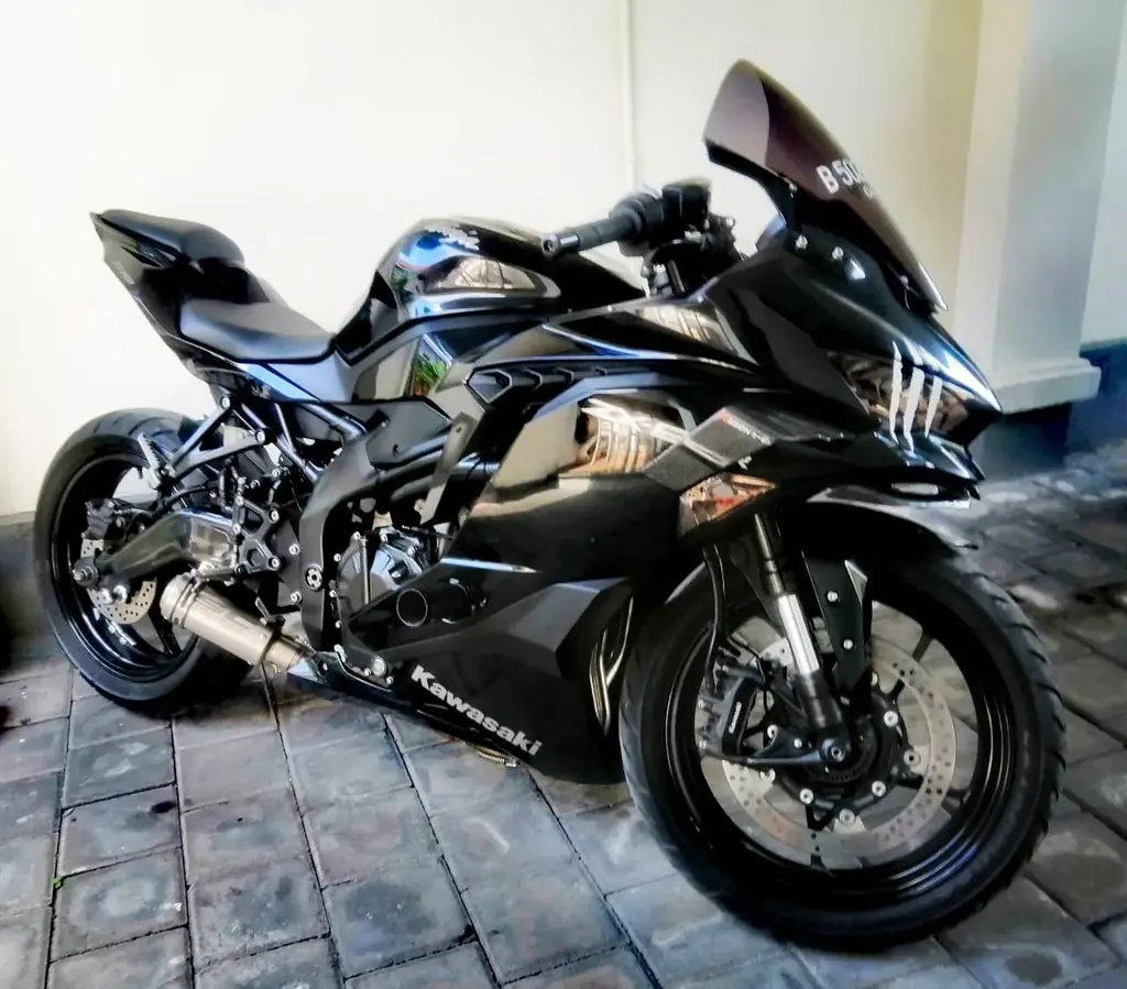 Продам KAWASAKI NINJA ZX25R 2022.