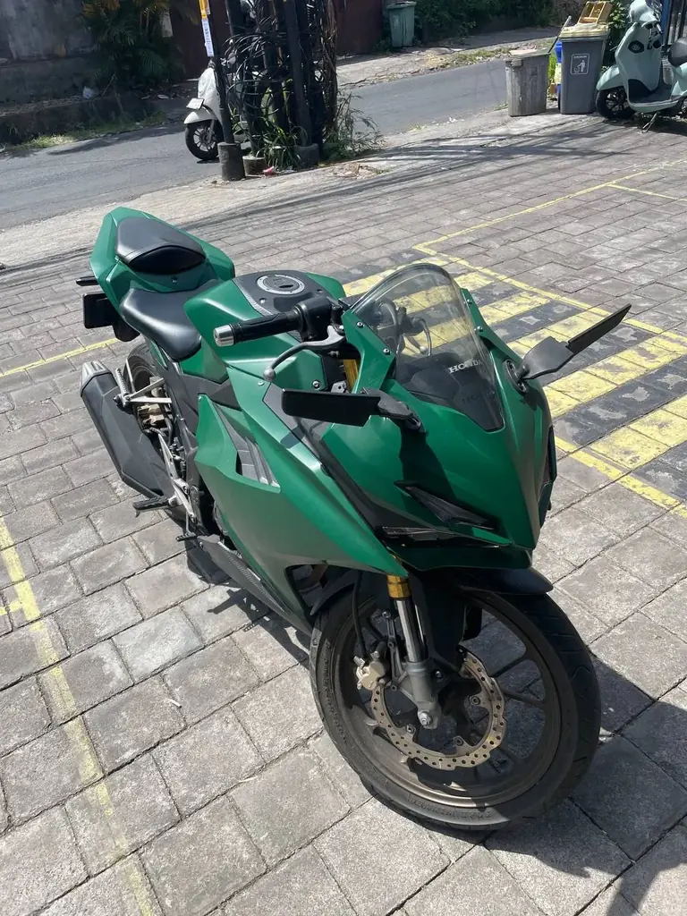 Продаю Honda CBR150R 2023