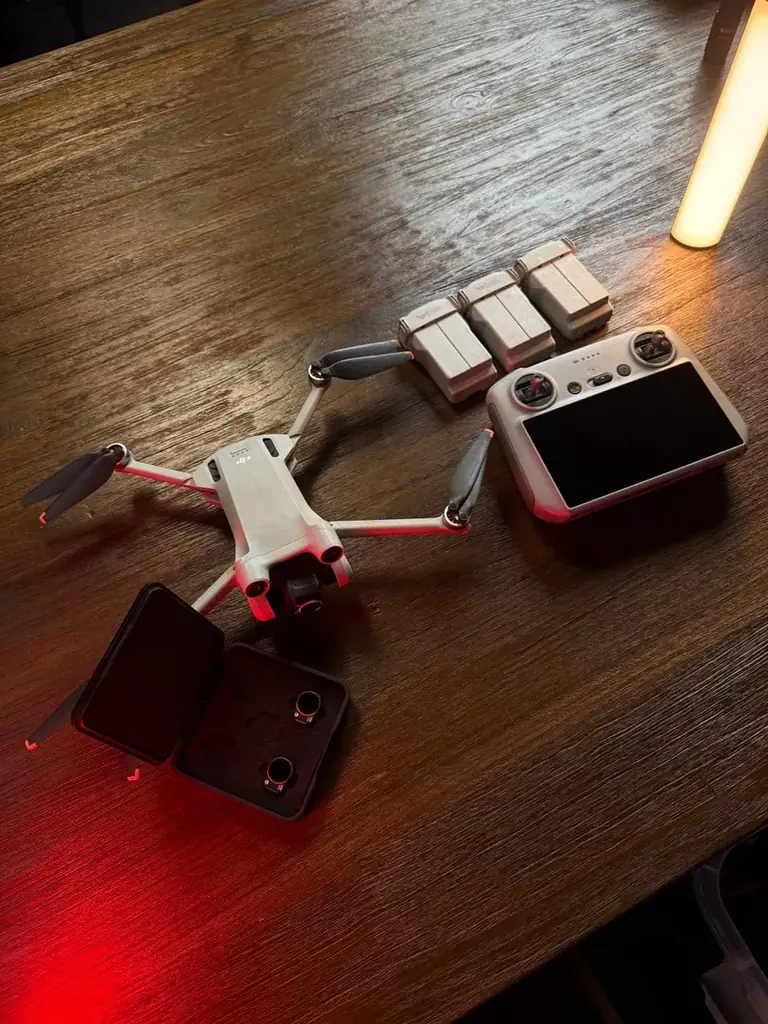 Продам свой DJI Mini 3 Pro — полный комплект для полётов, ничего докупать не нужно.