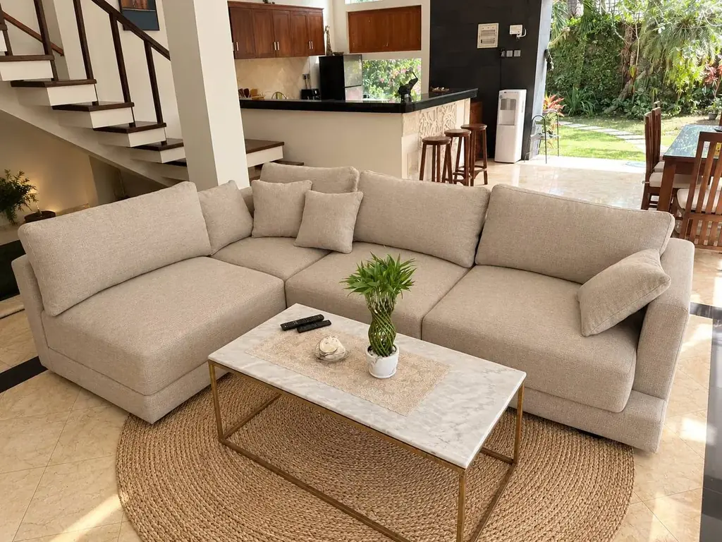 Новый большой угловой диван 🛋️ только изготовили. Ещё в пленке.