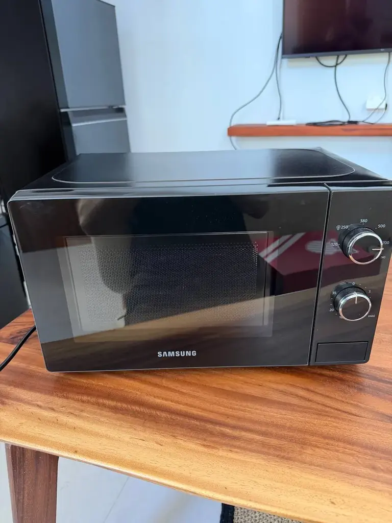 Продам микроволновку Samsung.