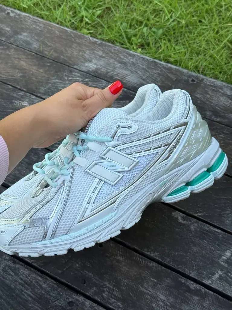 Продаю New Balance 1906R