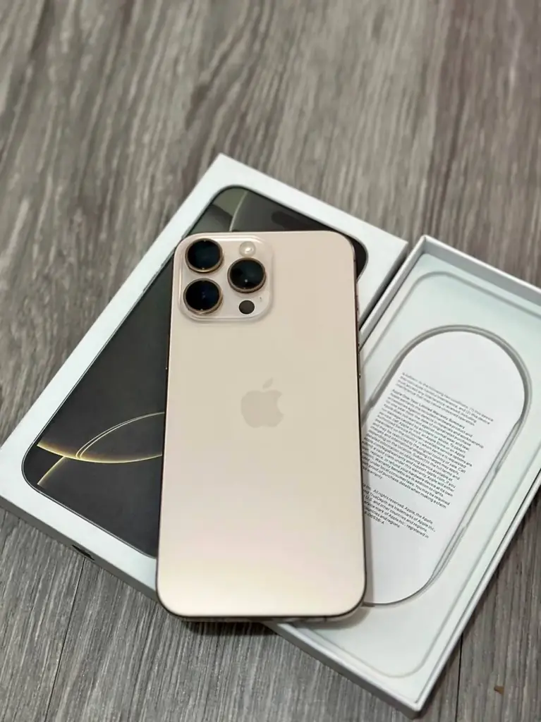 Продам iPhone 16 pro max gold 256