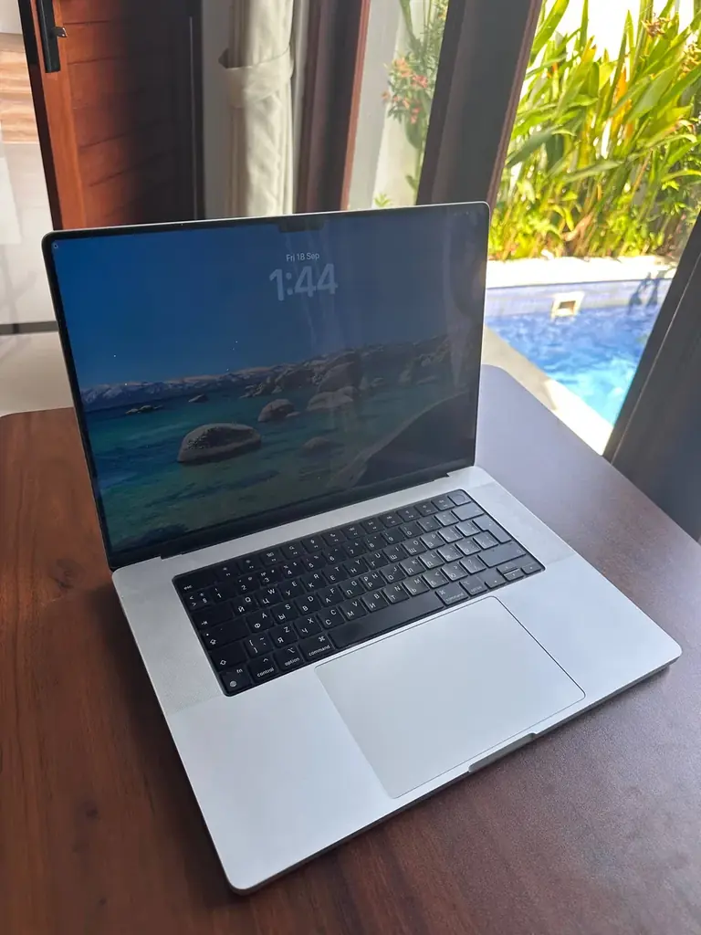 Продам MacBook 16 M1 Pro