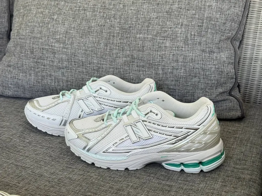 Продаю new balance 1906R