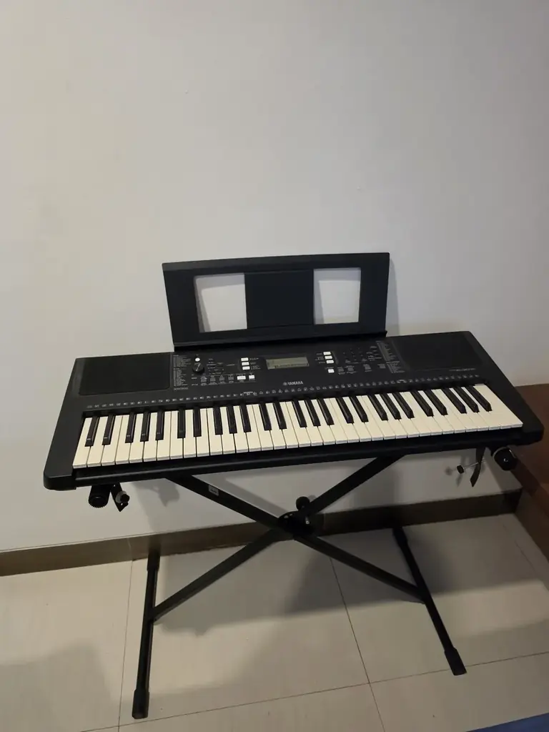 Продаю синтезатор Yamaha PSR-E363