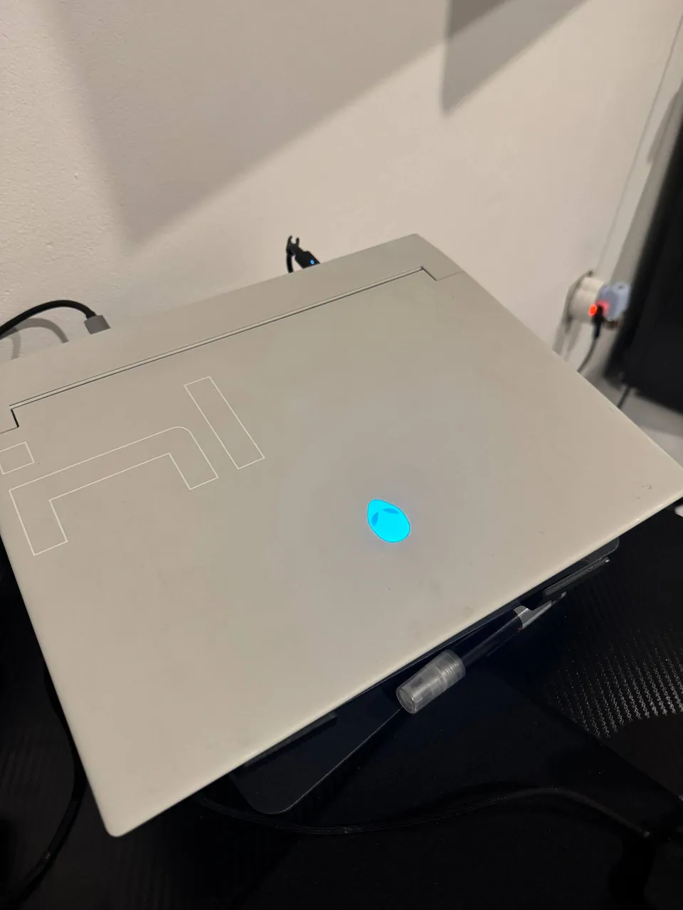 Alienware x14 (2022) — белый / Lunar White