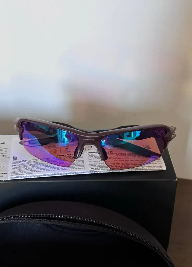 Продам очки Oakley Flak 2.0, оригинальные, есть коробка, чек и гарантия магазина.