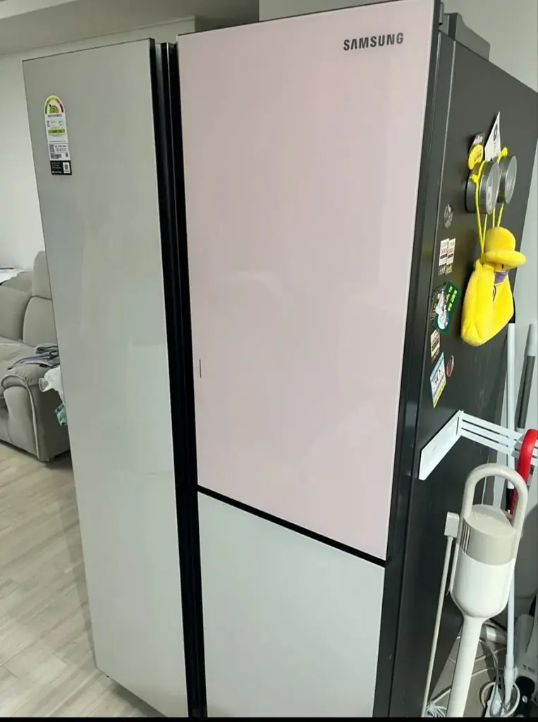 Продаётся 2х камерный холодильник Самсонг 830л