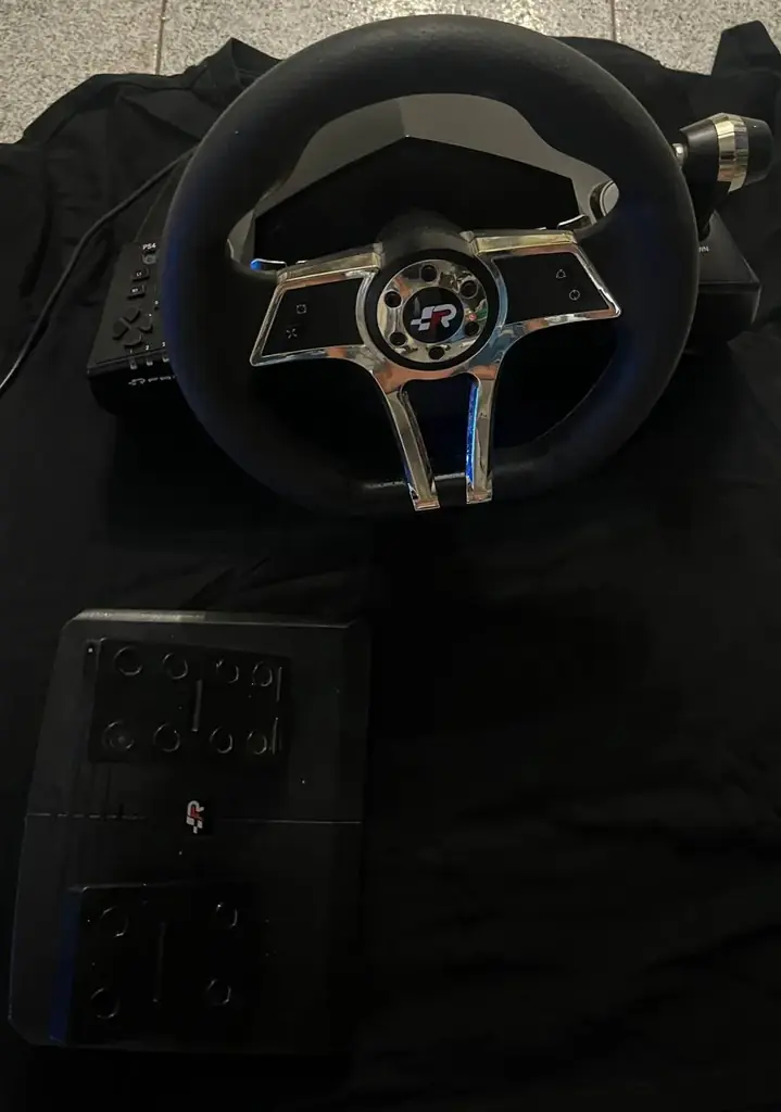 продам игровой руль-срочно