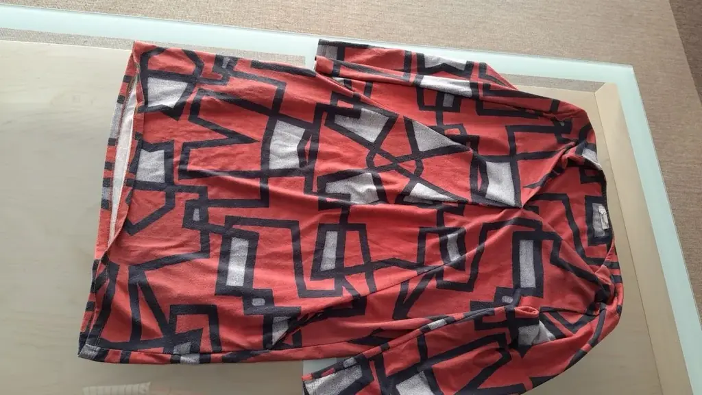 Туника M/L, мягкая и приятная к телу, 3.5 €, цвет насыщенней в действительности, Эшторил.