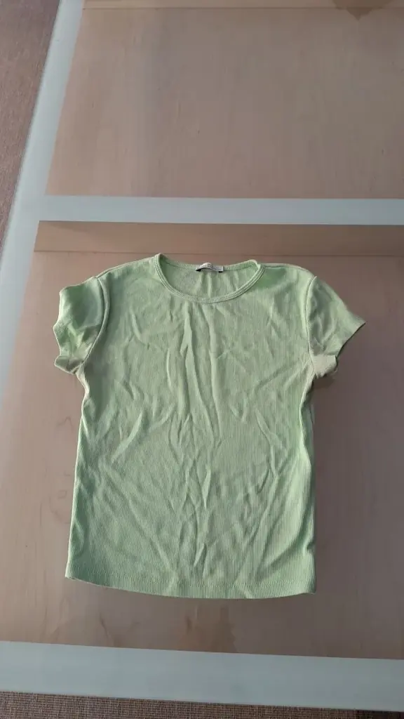 Топ, Bershka, S, (цвет в реальности более насыщенней, салатовый), 5€, Эшторил