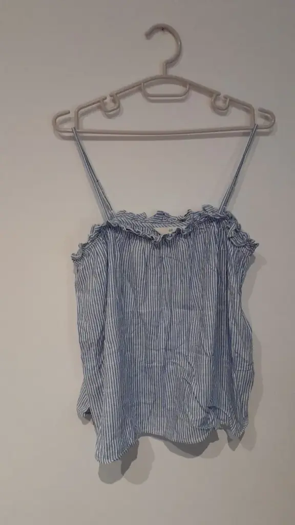 Топ, коттон, H&M, S, 5€, Эшторил. Все вещи хорошего качества. При покупке 4-х вещей за 5€, пятая ве…