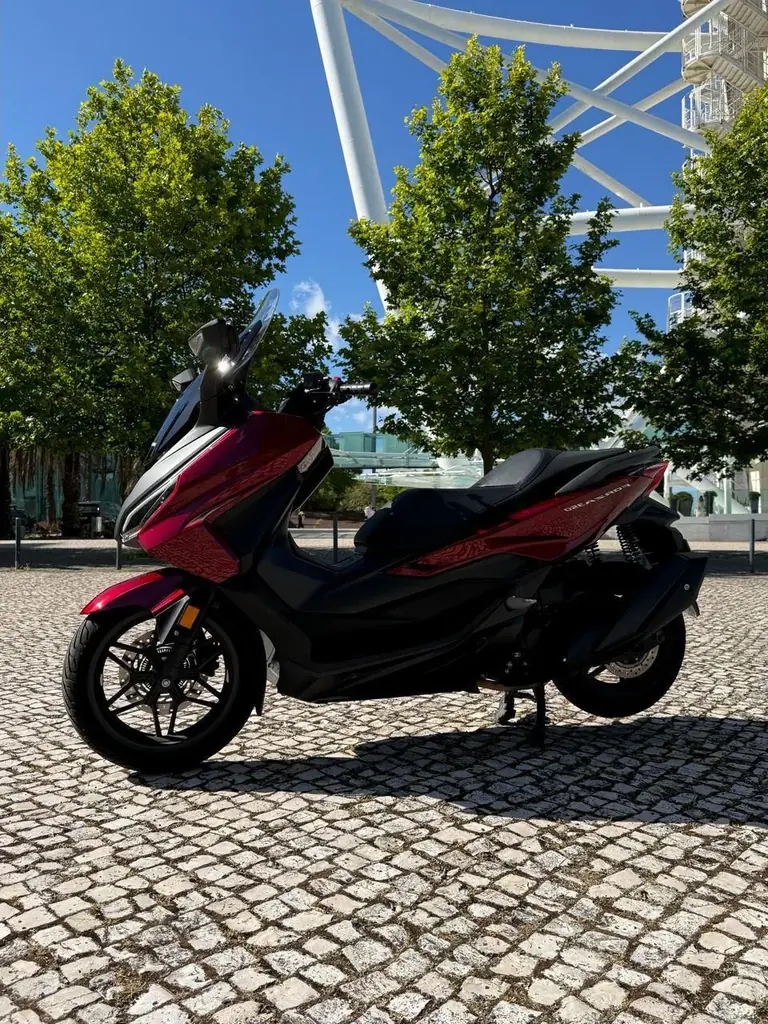 🔥 Honda Forza 350, 2025 год. Отличное состояние, официальная гарантия Honda ещё на 2.5 года.