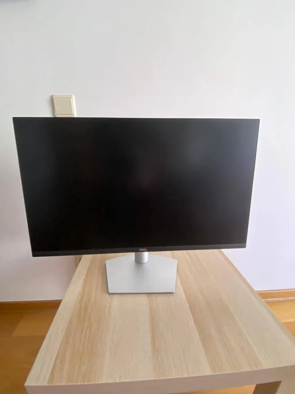 Продаю монитор Dell S2721HS. Приобретали на Амазоне (252евро). Использовался несколько месяцев, ост…