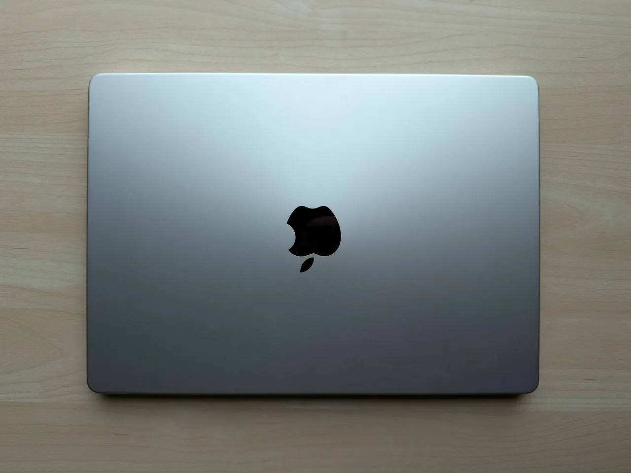 Продаю Apple MacBook Pro 14” M2 Pro, 16 GB RAM, 512 GB SSD.