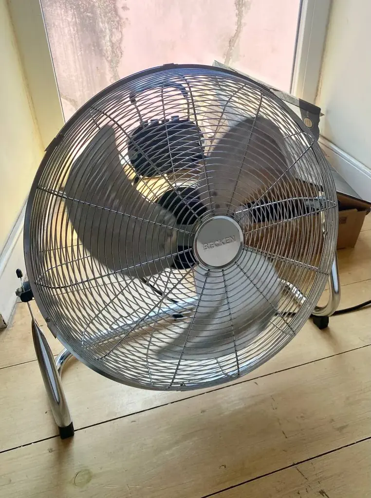 Продам напольный вентилятор Becken BFF 2380 (45 см, 150 Вт)