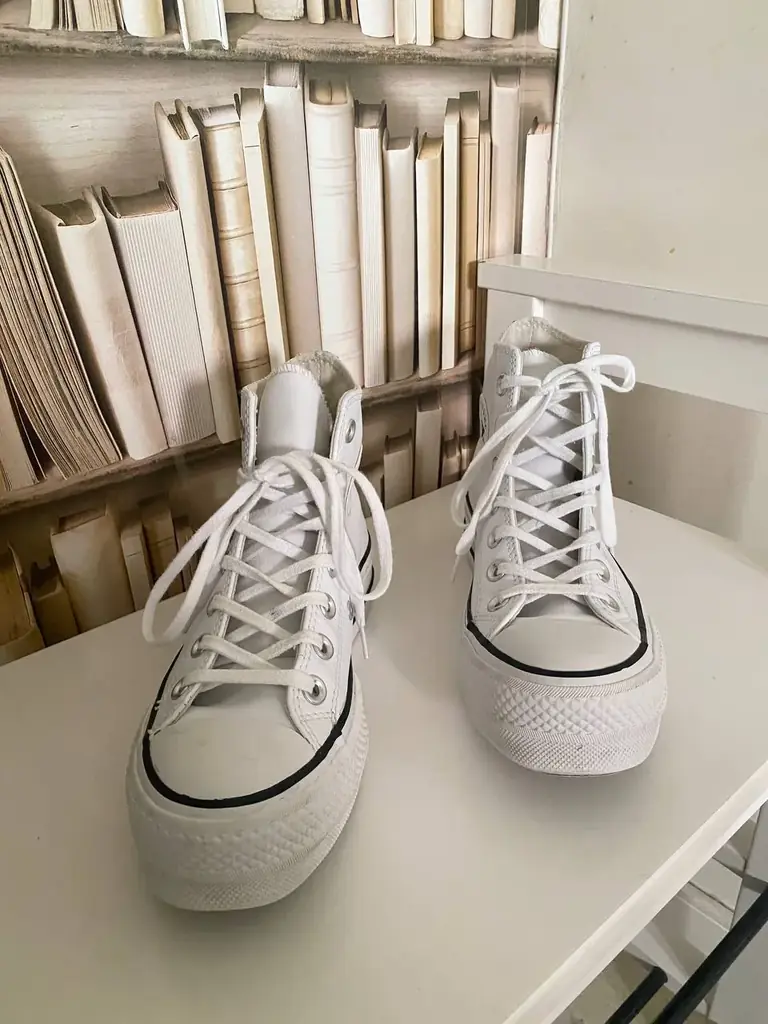 Продаю новые кожаные Converse, к сожалению не подошел размер. ( очень крутые! без коробки, но абсол…