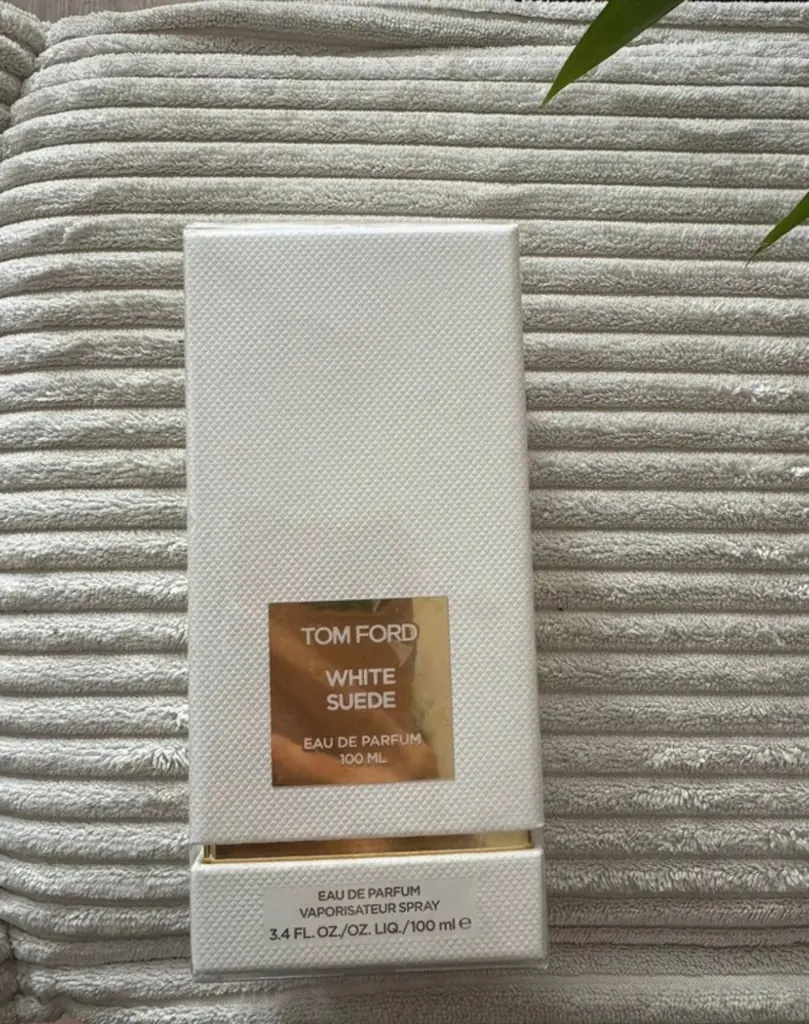 Продаю парфюм, новый в упаковке: Tom Ford White Suede 100 ml 🧴✨.