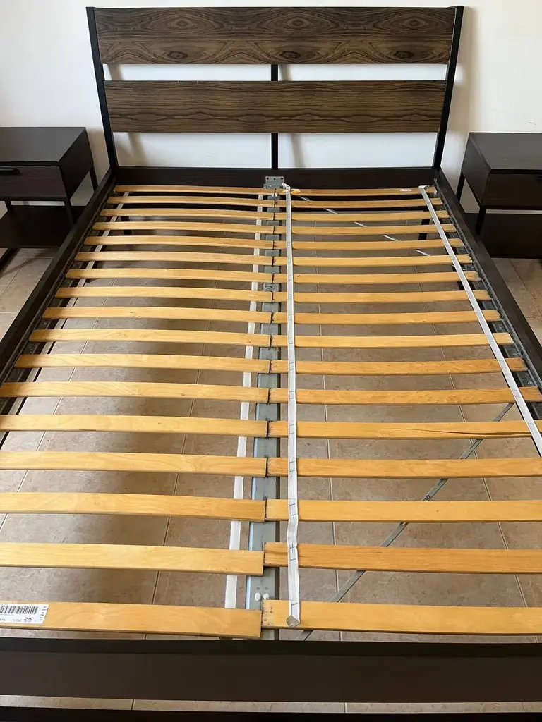 Продам комплект мебели IKEA TRYSIL (кровать 160х200 + 2 прикроватные тумбочки) за 80€, торг. Стильн…