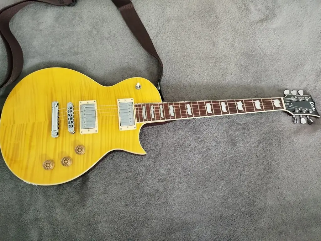 Продаю гитару ESP LTD EC-256. Состояние нового инструмента, играл всего несколько раз. В представле…