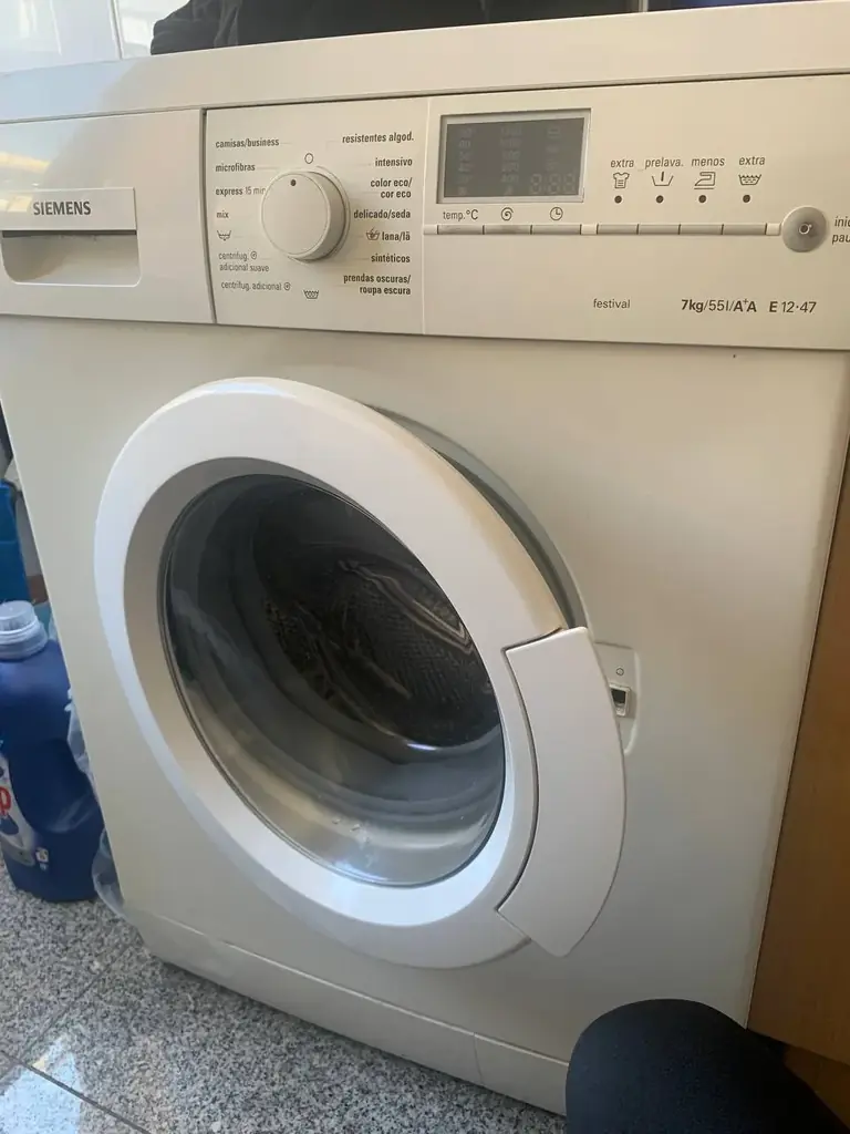 Продаю стиральную машину SIEMENS в отличном состоянии, куплена мной 4 года назад. Переезжаю на друг…