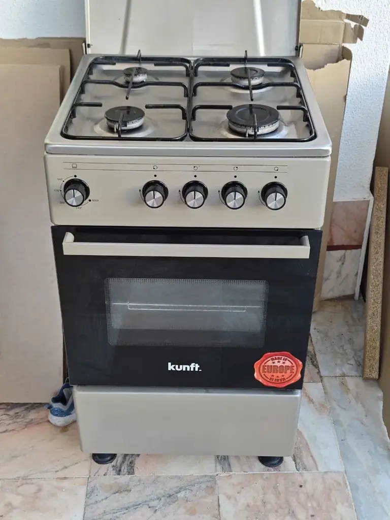 Продам отдельностоящую газовую плиту с духовкой Knuft KGS4503 I/X B/P. Стоят форсунки под сжиженный…