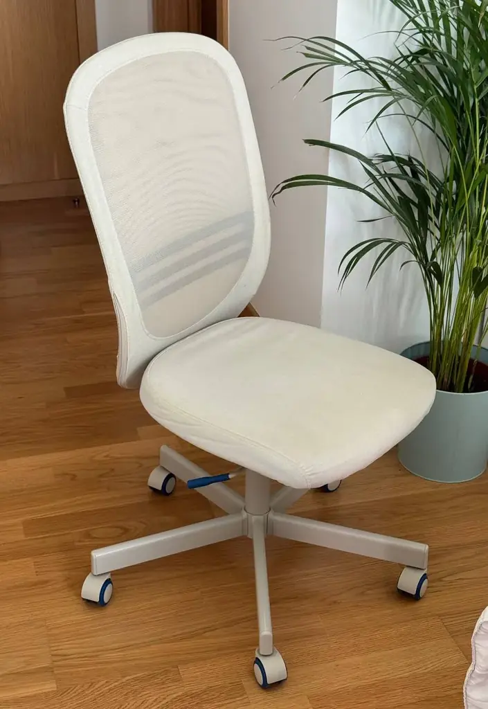 Продам эргономичный рабочий стул IKEA FLINTAN в бежево-сером цвете. Отличная поддержка спины за сче…