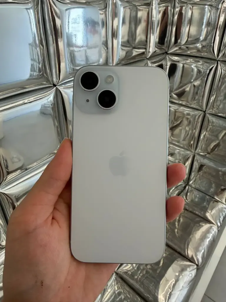 iPhone 15, 128 GB светло - голубой — 449 € ✨📱