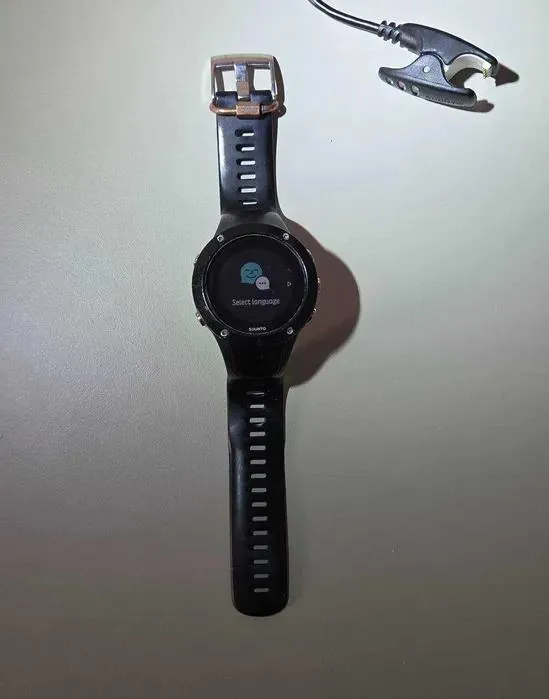 Продам спортивные часы Suunto spartan trainer Wrist HR. Всё работает. На корпусе есть несколько неб…