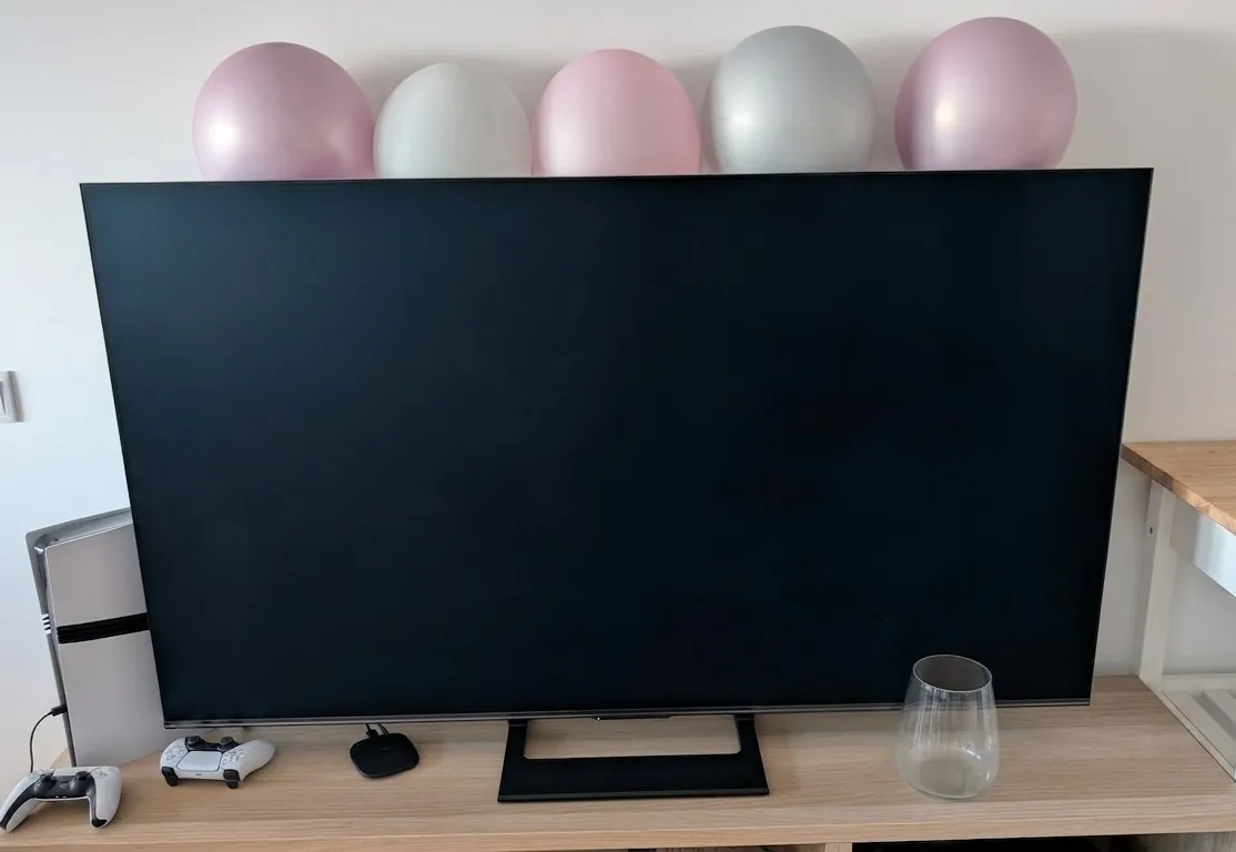 Продам телевизор Hisense 65U7Q (65", Mini-LED, 4K)