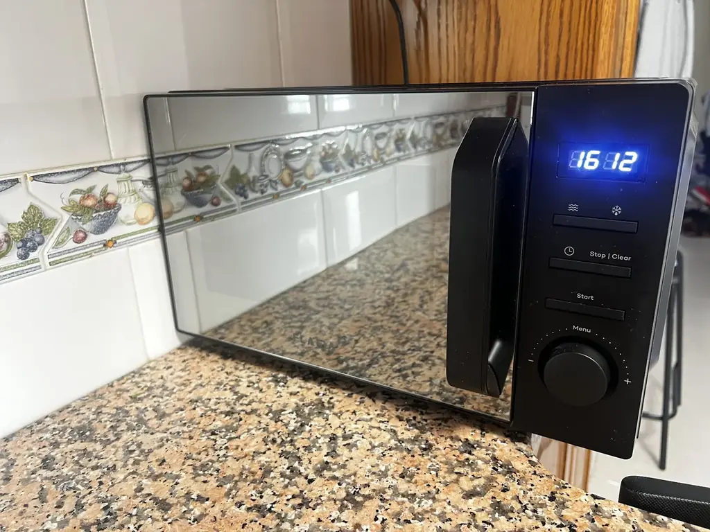 Продам микроволновку FLAMA 1833FL