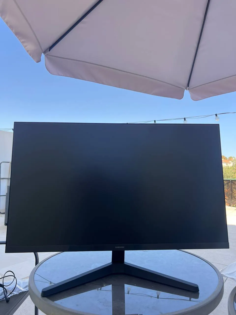 Продаём монитор Samsung, состояние нового, диагональ 27”