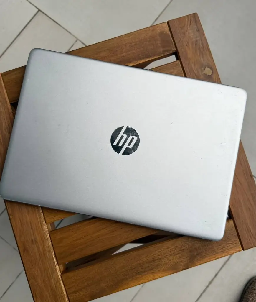 Продаю свой ноутбук HP 14s-fq1007ua (Natural Silver), так как недавно купила новый.
