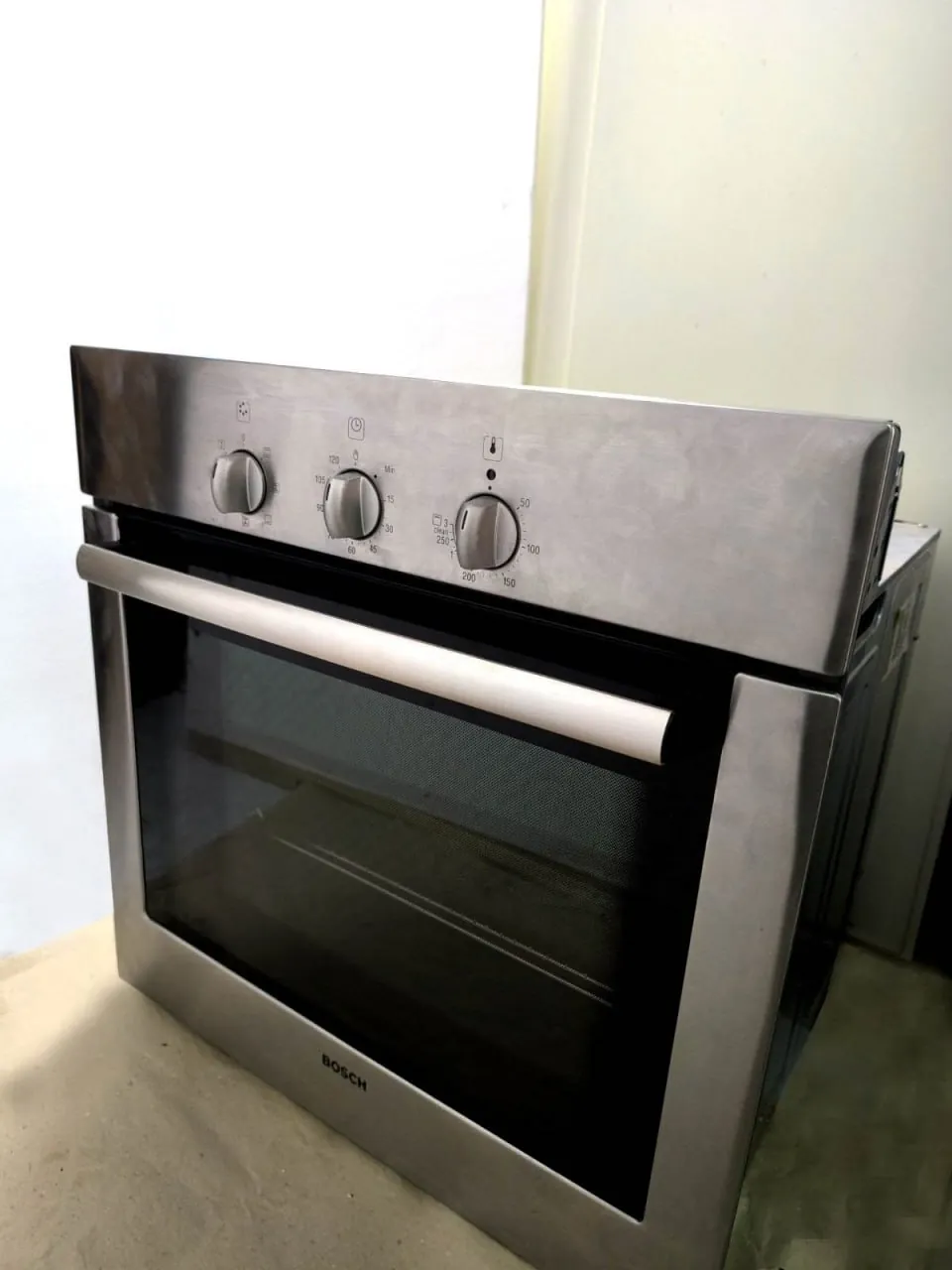 Продам духовку BOSCH HBN41S350E в хорошем состоянии.