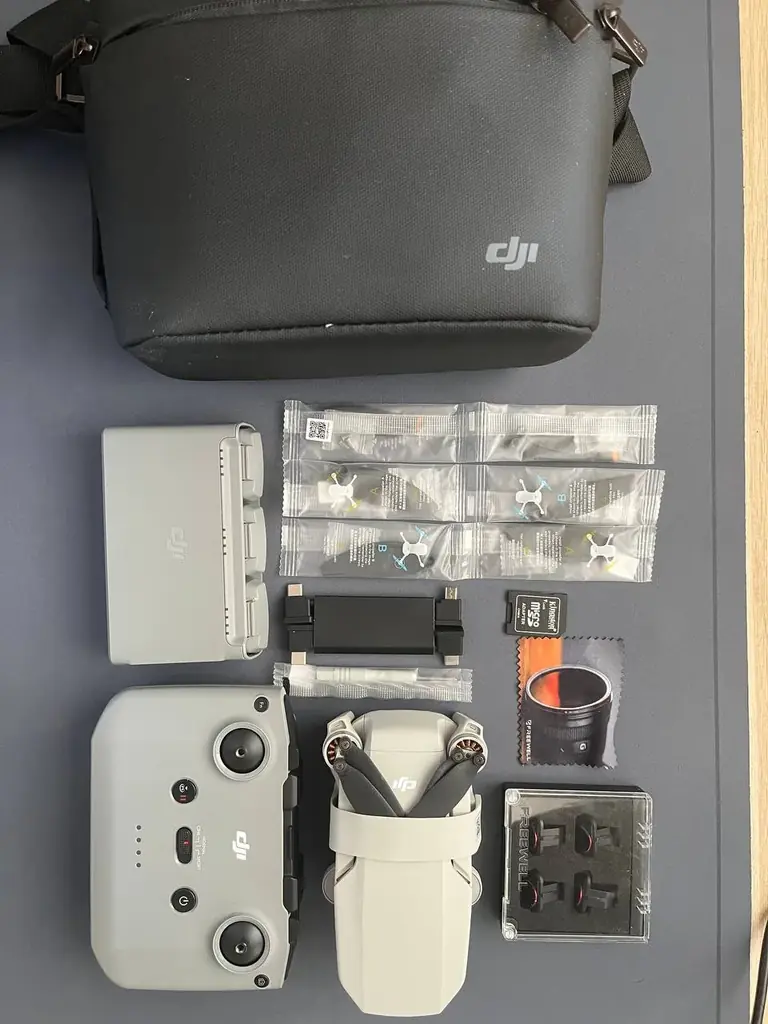 Продаю DJI Mini 2 в отличном состоянии. Дрон практически не использовался - около 10 полётов. Все ф…